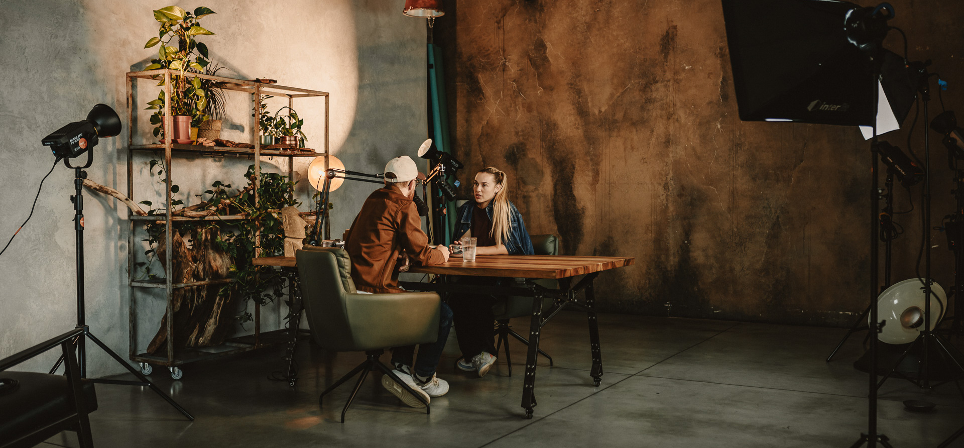 project studio, kreativní studio, foto a video studio, podcast studio, pronájem ateliéru, soukromé akce studio pronájem studia Praha, multifunkční prostor creative studio prague, foto video podcast studio, rental creative space, private event studio, studio for rent Prague, design studio for rent