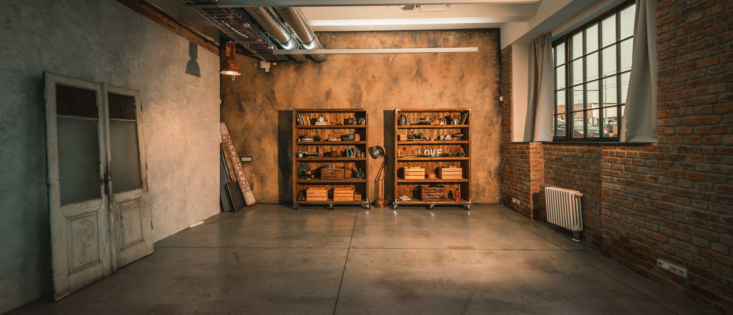 project studio, kreativní studio, foto a video studio, podcast studio, pronájem ateliéru, soukromé akce studio pronájem studia Praha, multifunkční prostor creative studio prague, foto video podcast studio, rental creative space, private event studio, studio for rent Prague, design studio for rent