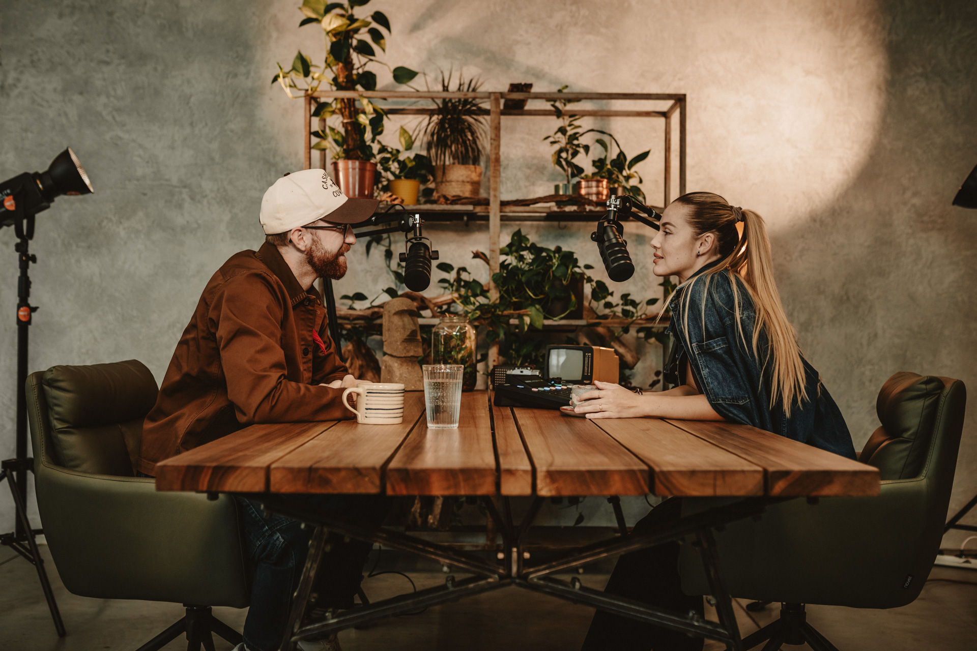 project studio, kreativní studio, foto a video studio, podcast studio, pronájem ateliéru, soukromé akce studio pronájem studia Praha, multifunkční prostor creative studio prague, foto video podcast studio, rental creative space, private event studio, studio for rent Prague, design studio for rent