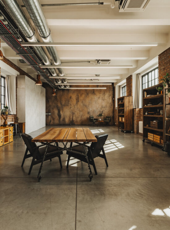 project studio, kreativní studio, foto a video studio, podcast studio, pronájem ateliéru, soukromé akce studio pronájem studia Praha, multifunkční prostor creative studio prague, foto video podcast studio, rental creative space, private event studio, studio for rent Prague, design studio for rent